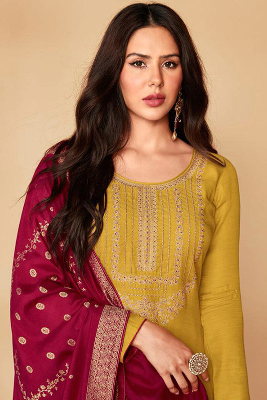 South Asian Indian Pakistani Style Formal Salwar Kameez Dresses with Beautiful Dupatta