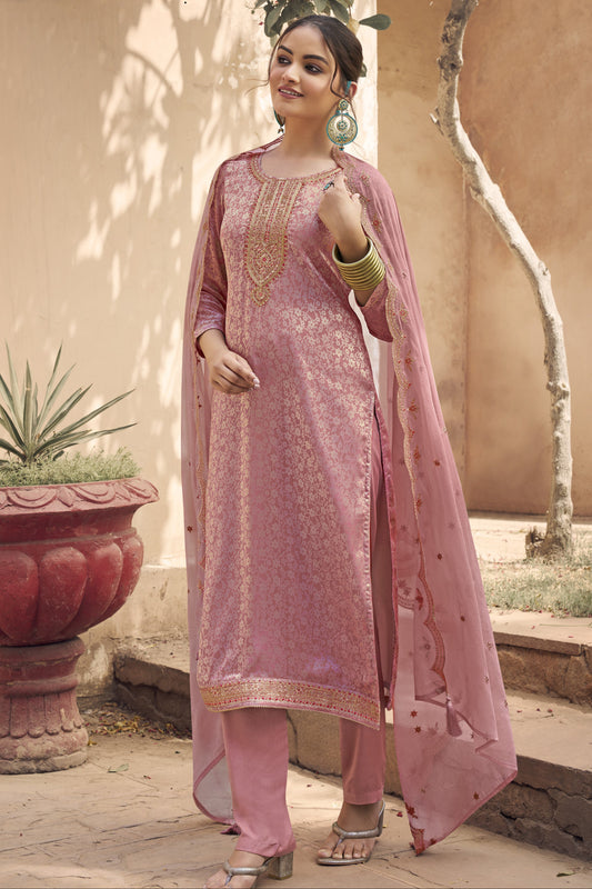 Beautiful Shalwar Kameez for women living in USA for Specials Occasions, Weddings, Engagement And Religious Ceremony.