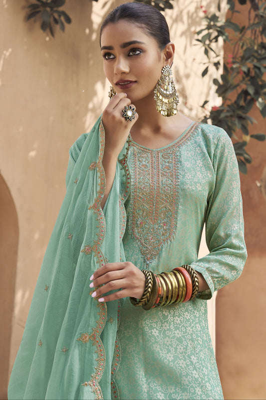 Beautiful Shalwar Kameez for women living in USA for Specials Occasions, Weddings, Engagement And Religious Ceremony.
