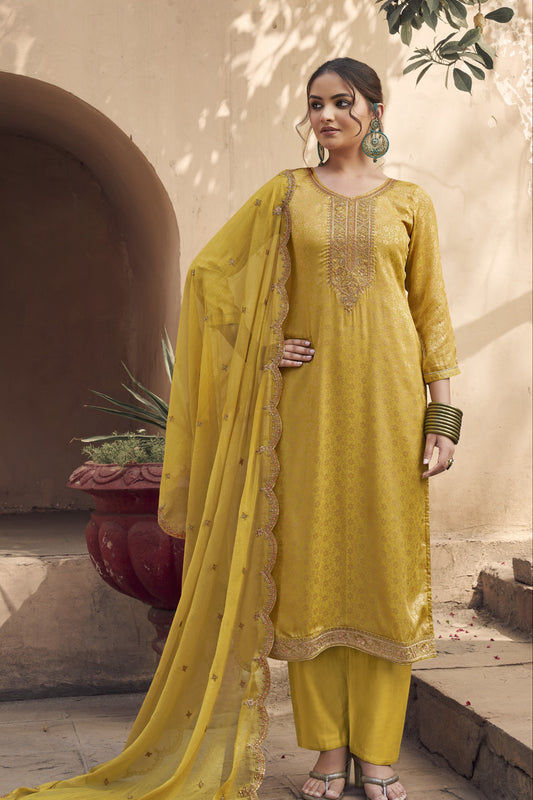 Beautiful Shalwar Kameez for women living in USA for Specials Occasions, Weddings, Engagement And Religious Ceremony.