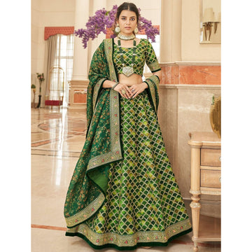 Elegent Green Color Designer Embroidery & Thread Work Traditional wear Lehenga Choli With Organza Dupatta