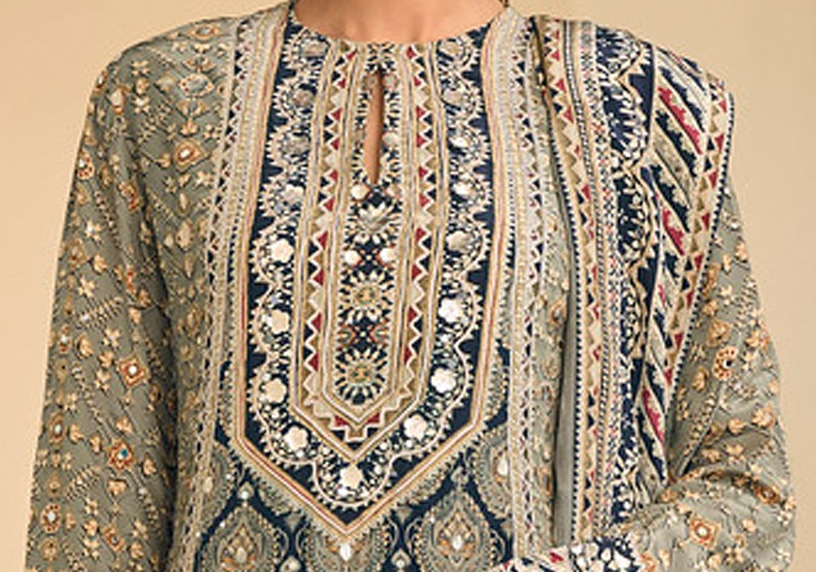 Printed design detail on the pistachio green dupatta