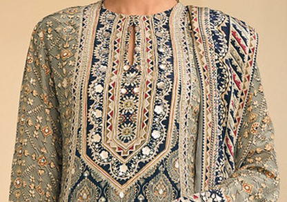 Printed design detail on the pistachio green dupatta